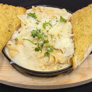 FETTUCINNI ALFREDO